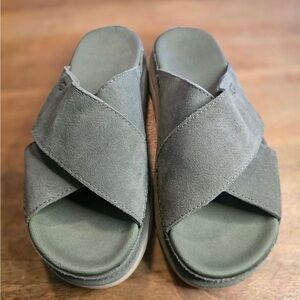 UGG goldenstar cross silde in moss